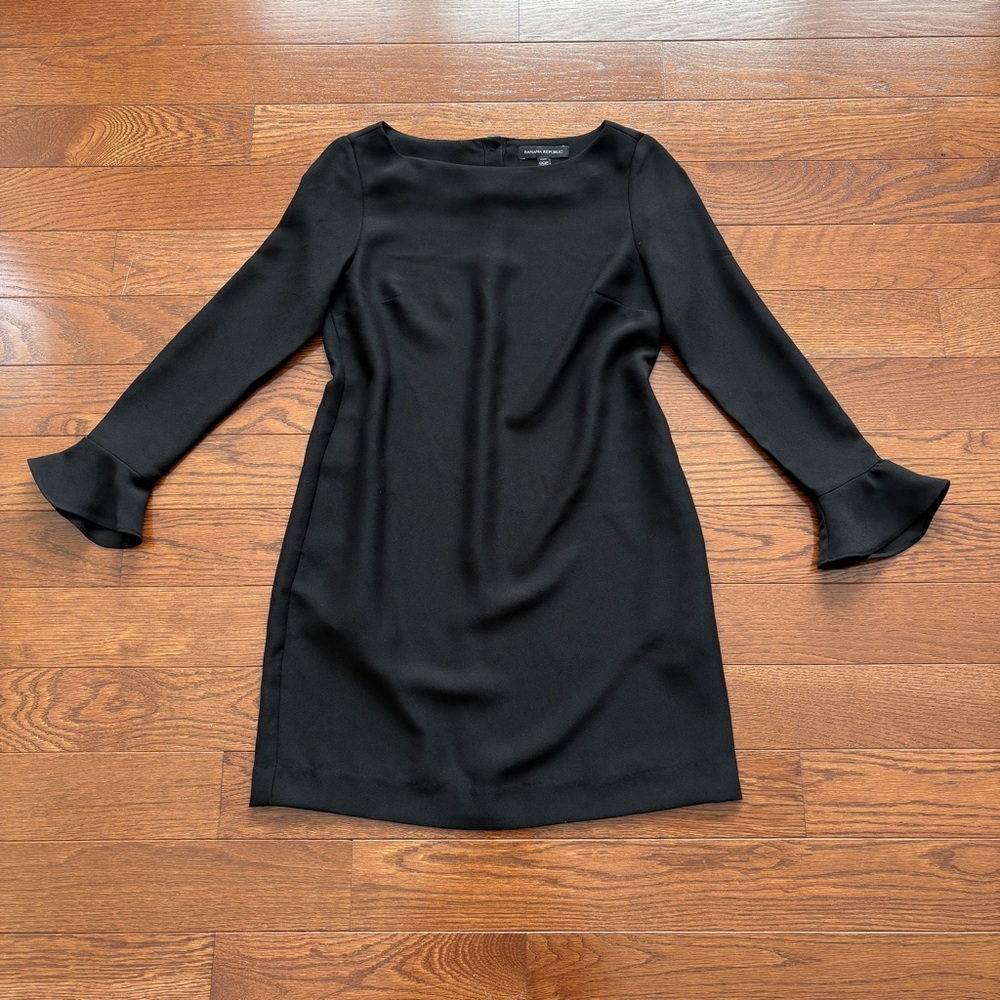 BANANA REPUBLIC Ruffle Cuff Button Back Dress Black 00P